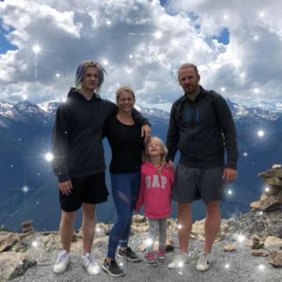 Meet your Posher, Sarah - Picture 1 of 1